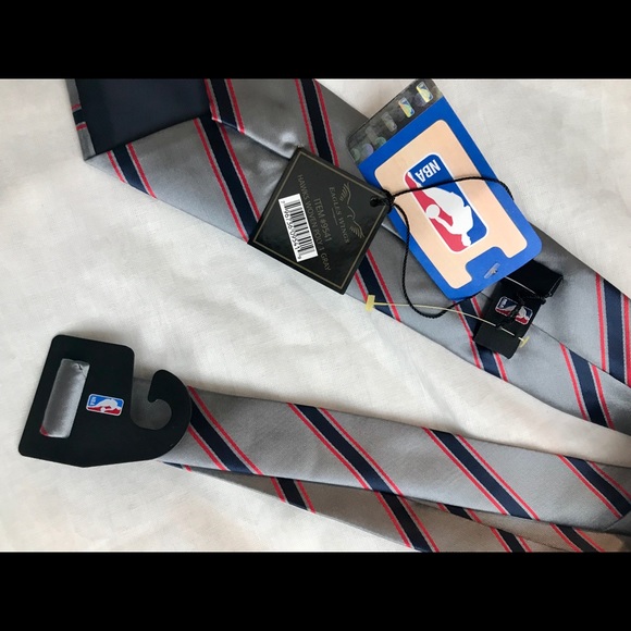 Atlanta Hawks Tie - Picture 2 of 4